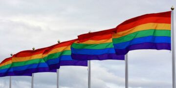 16 estados demócratas demandan a Trump por prohibir atención a personas trans