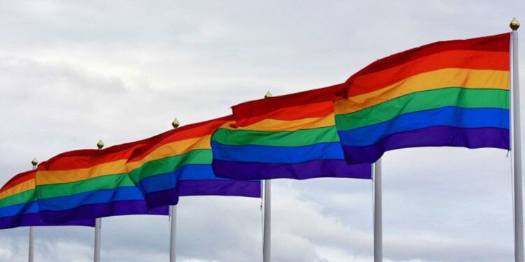 16 estados demócratas demandan a Trump por prohibir atención a personas trans
