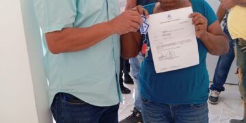 El Gobierno entrega apartamento a doña Maruca tras desalojo en Santiago