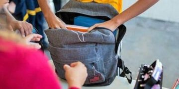 ADP pide revisar mochilas escolares cada mañana