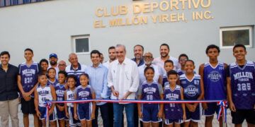 Abinader entrega techados remozados en El Millón y 30 de Mayo