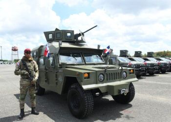 Abinader entrega vehículos para reforzar la frontera