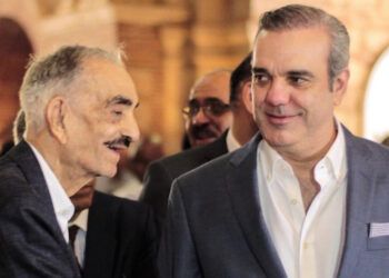 Abinader felicita a padres dominicanos en su día