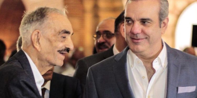 Abinader felicita a padres dominicanos en su día