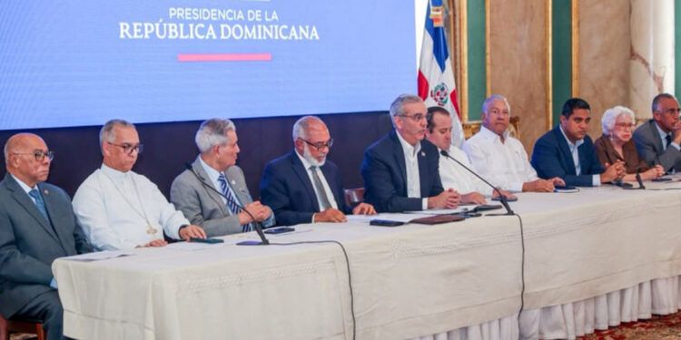 Abinader promete recuperar fondos de corrupción