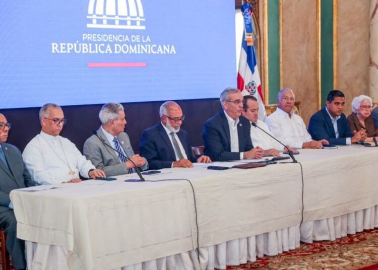 Abinader promete recuperar fondos de corrupción