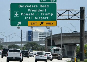 Aeropuerto de Palm Beach ahora lleva nombre de Donald Trump