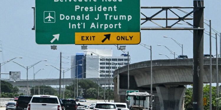 Aeropuerto de Palm Beach ahora lleva nombre de Donald Trump