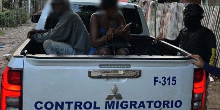 Arrestan 11 personas por microtráfico en Santo Domingo Norte