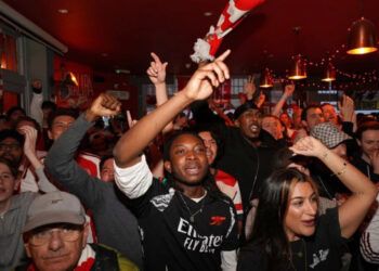 Arsenal gana la Premier tras tropiezo del City