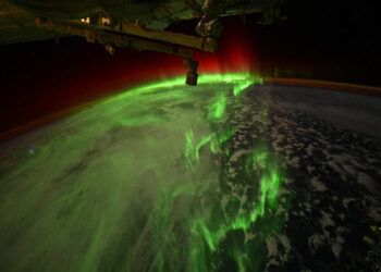 Astronautas de la NASA muestran auroras australes