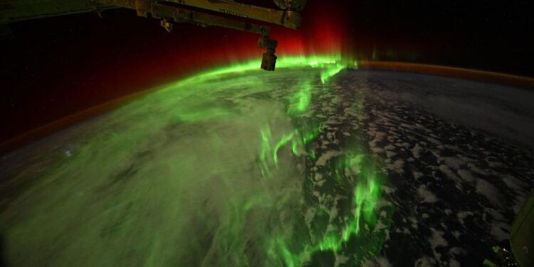 Astronautas de la NASA muestran auroras australes