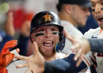 Astros superan a Angelinos con jonrón de Vázquez