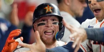 Astros superan a Angelinos con jonrón de Vázquez