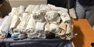Atrapan colombiana en el AILA con cocaína
