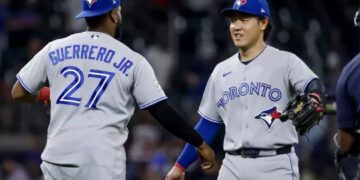 Azulejos vencen a Bravos en debut de Chad Dallas