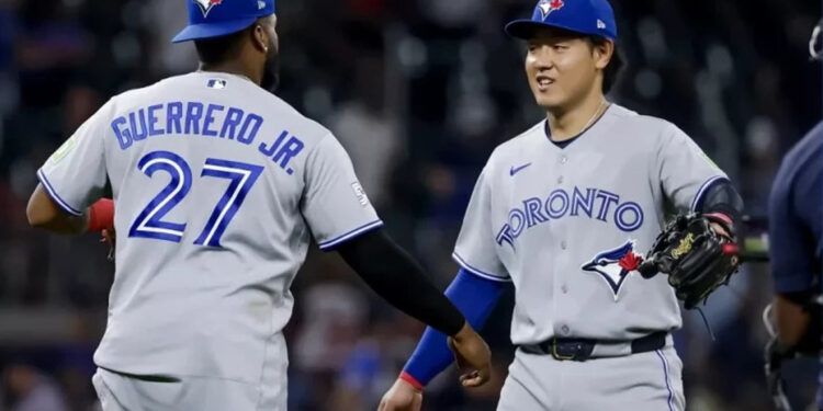 Azulejos vencen a Bravos en debut de Chad Dallas