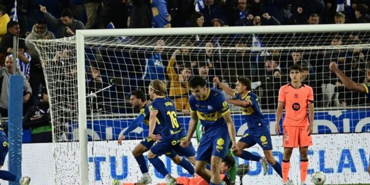 Barça cae ante Alavés y renuncia a los 100 puntos