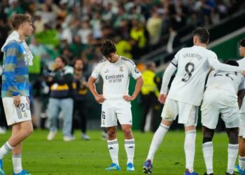 Betis empata y frena al Real Madrid