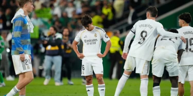 Betis empata y frena al Real Madrid