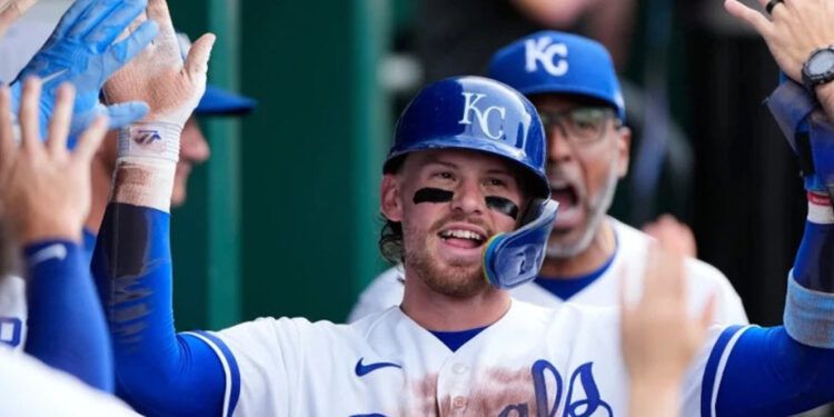 Bobby Witt Jr. impulsa triunfo de Reales ante Cardenales