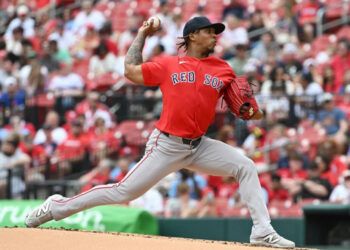 Brayan Bello logra victoria en su juego 100