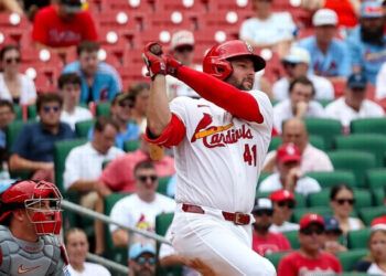 Burleson impulsa tres y Cardenales vencen a Filis