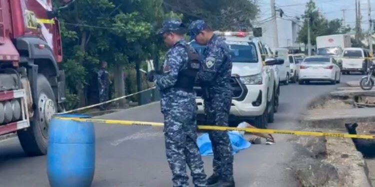 Cadáver de un hombre en Santiago causa alarma