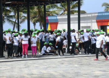 Caminata por la salud mental reúne a más de 200
