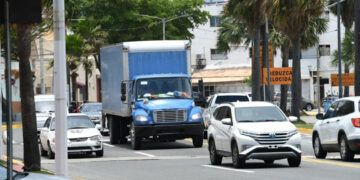 Camiones circulan por el Malecón pese a restricciones