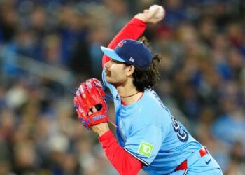 Cease y Guerrero Jr. salen lesionados ante Piratas