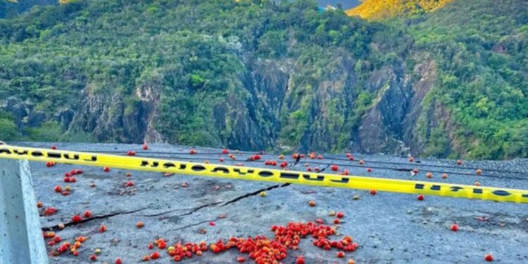 Cierran Cruce de Ocoa por socavón tras lluvias