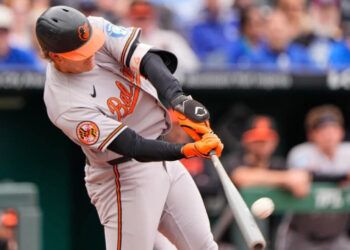 Coby Mayo impulsa triunfo de Orioles sobre Royals