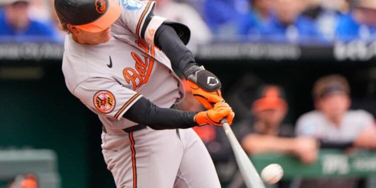 Coby Mayo impulsa triunfo de Orioles sobre Royals