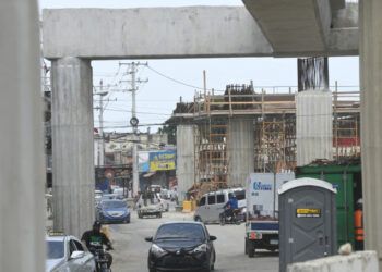 Comercio en Villa Mella se asfixia por el Metro
