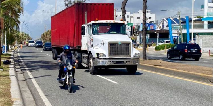 Conductores de carga mayores de 65 renuevan cada año