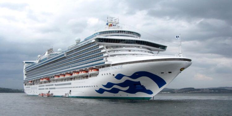 Crucero en Puerto Plata atraca tras brote de norovirus