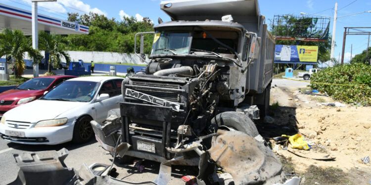 Debaten restringir camiones por muertes viales