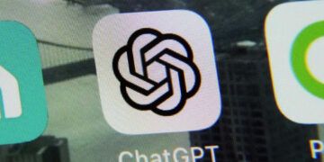 Demandan a ChatGPT por desalentar atención médica