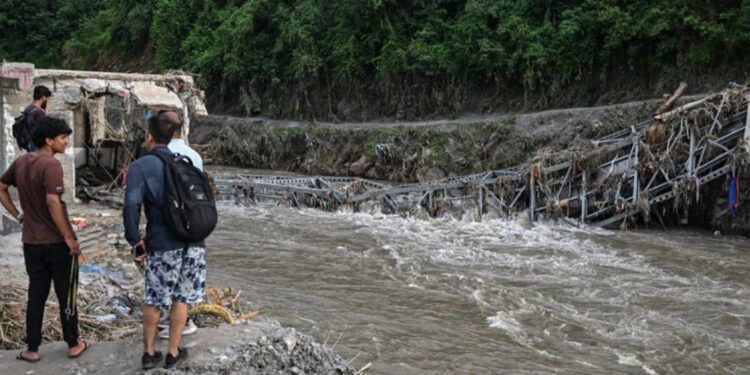 Desaparecidos en Nepal y China superan los 2,400