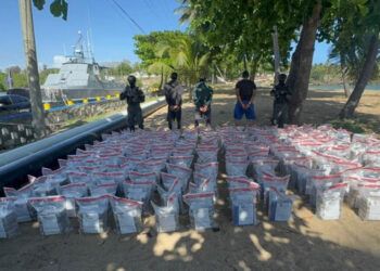 Detienen narcolancha con cocaína cerca de Santo Domingo