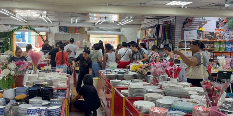 Día de las Madres entre nostalgia y compras en Santiago