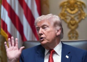 Donald Trump ordena destruir barcos en el estrecho de Ormuz