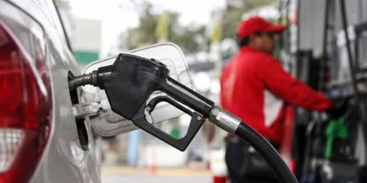 Empresarios alertan por alza de los combustibles