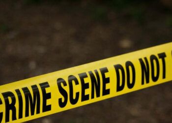 Encuentran mujer sin vida en residencia de Santiago