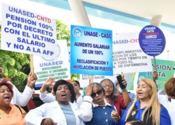 Enfermeras mantienen paro pese a reunión con Abinader