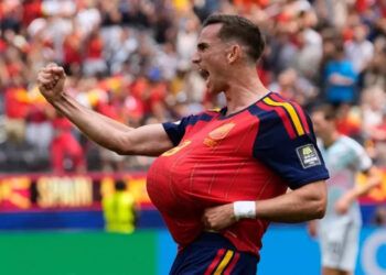 España avanza a semifinales con gol de Merino