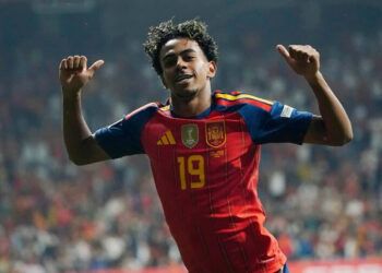 España mantiene su racha al vencer 3-1 a República Checa