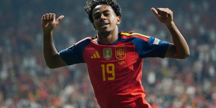 España mantiene su racha al vencer 3-1 a República Checa