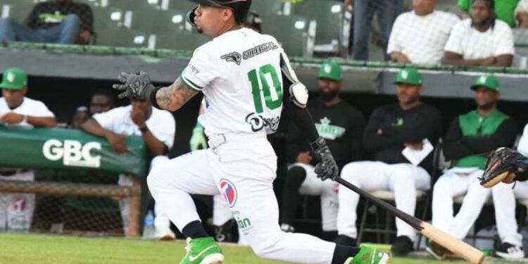 Estrellas vencen a Leones y siguen invictas